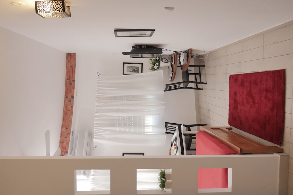 Allenby 2 Bed & Breakfast