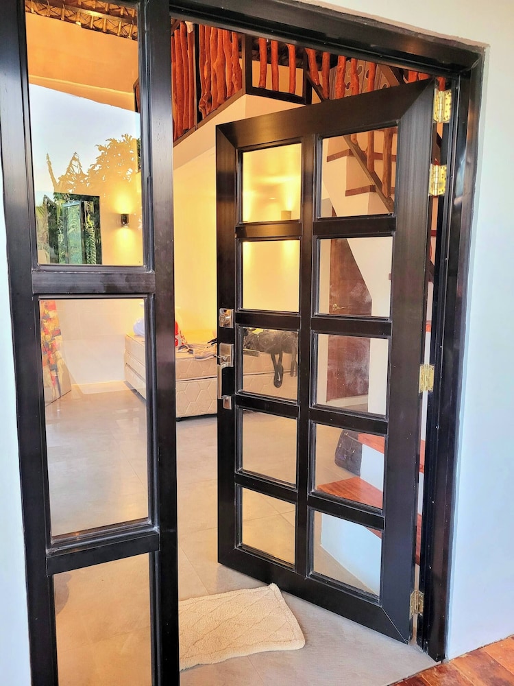 Modern Bahay Kubo Near Tagaytay - Casita Anahaw