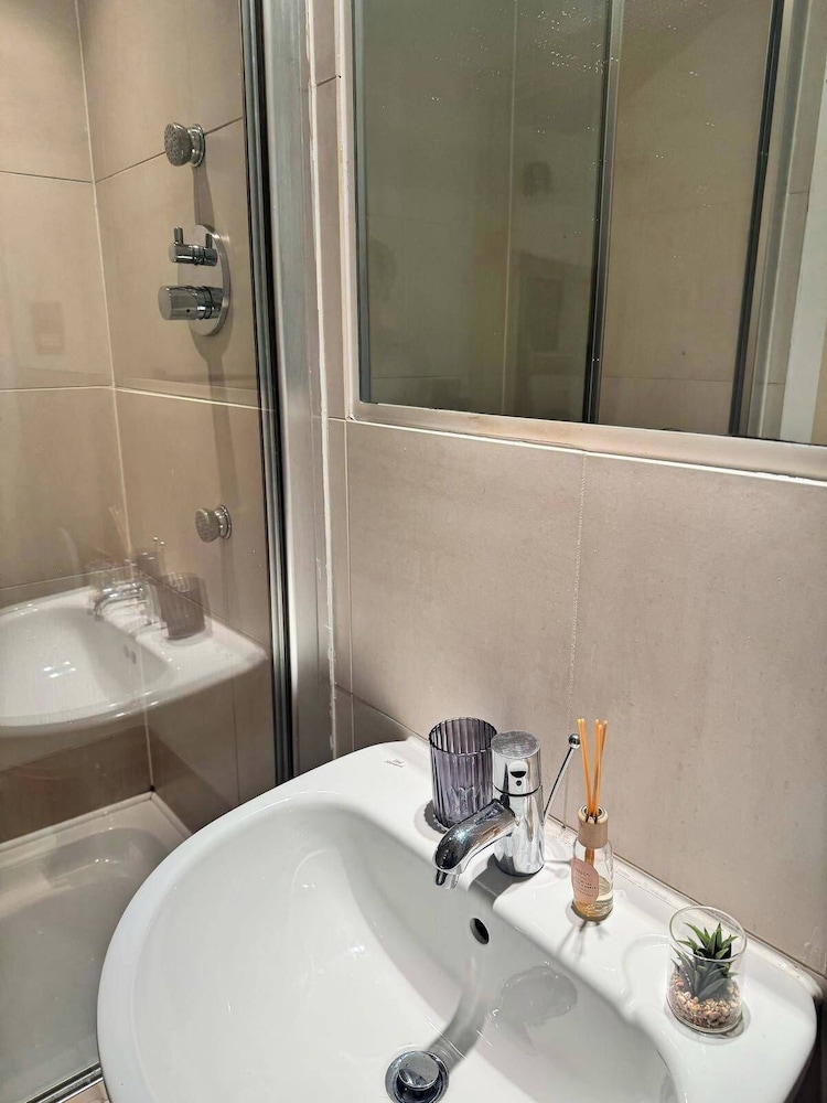2 Bedrooms - Sleeps 4 - Parking - Petok