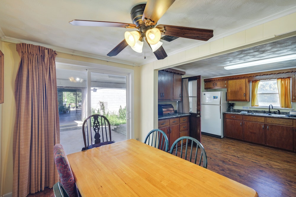 Hike From Your Door! Pet-friendly Whitney Home
