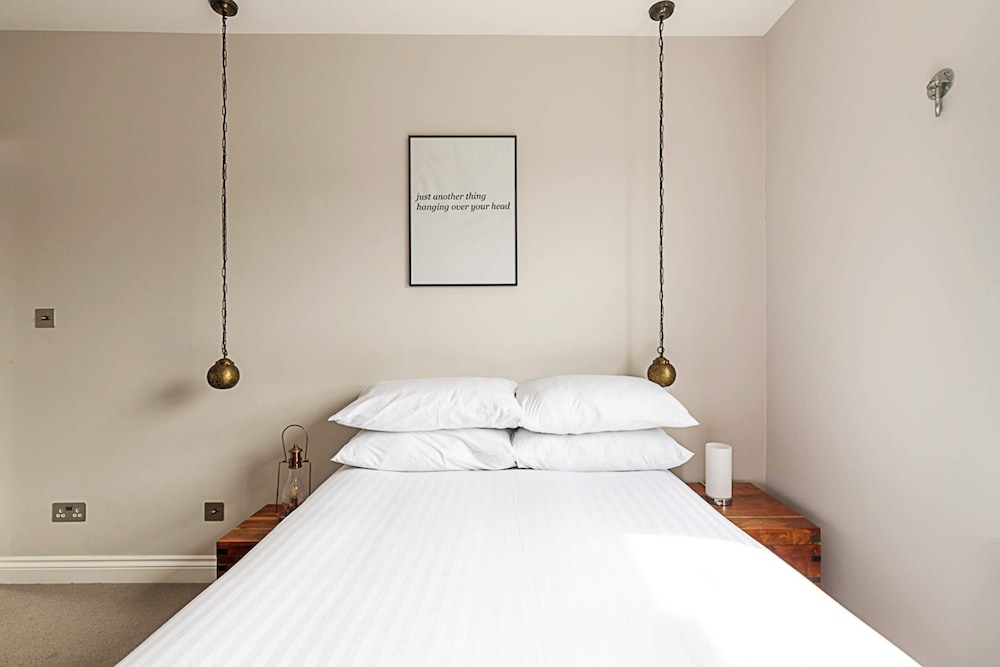 Rustic and Contemporary Haven in Brixton