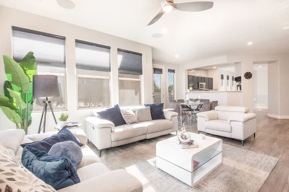 Lux Scottsdale Condo Overlooks 9th Hole Near Golf