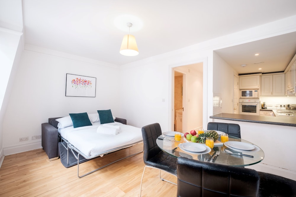 Holborn Penthouse Apartment with Terrace