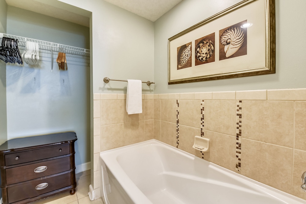 Grand Panama Beach Resort by Book That Condo