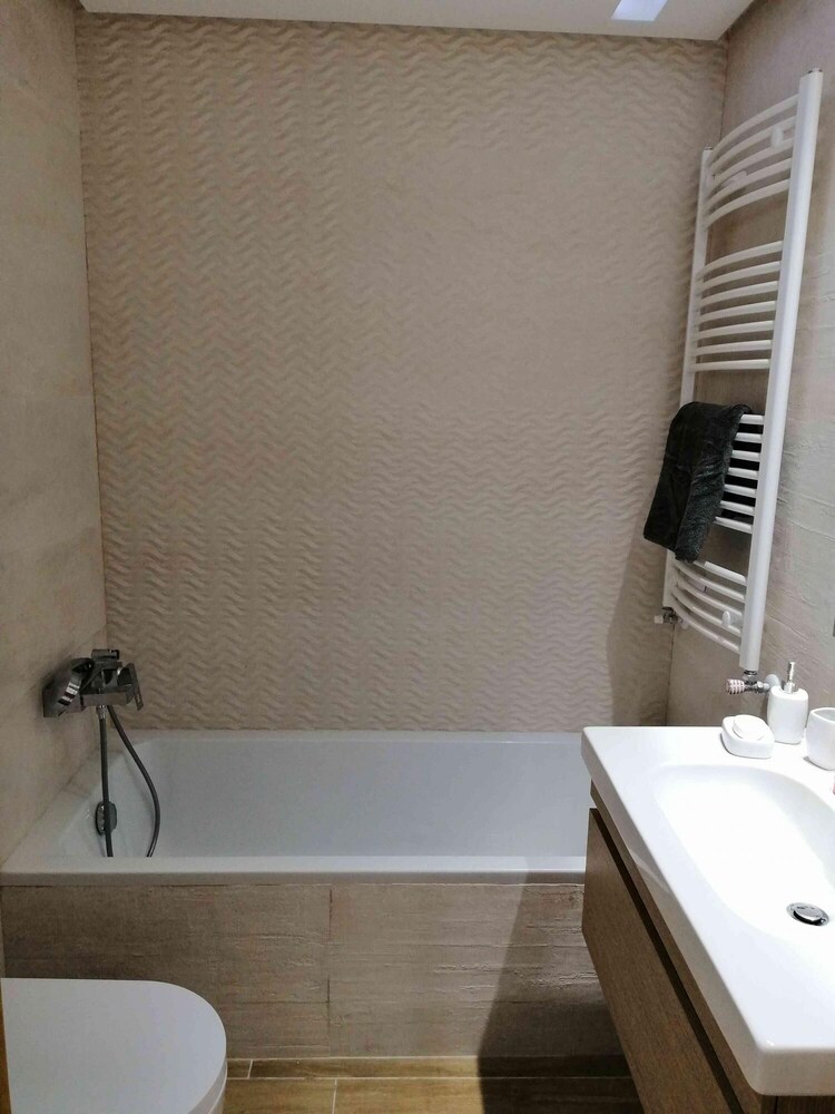 Bright Stylish 1bd Flat in Jardins De Carthage view 5