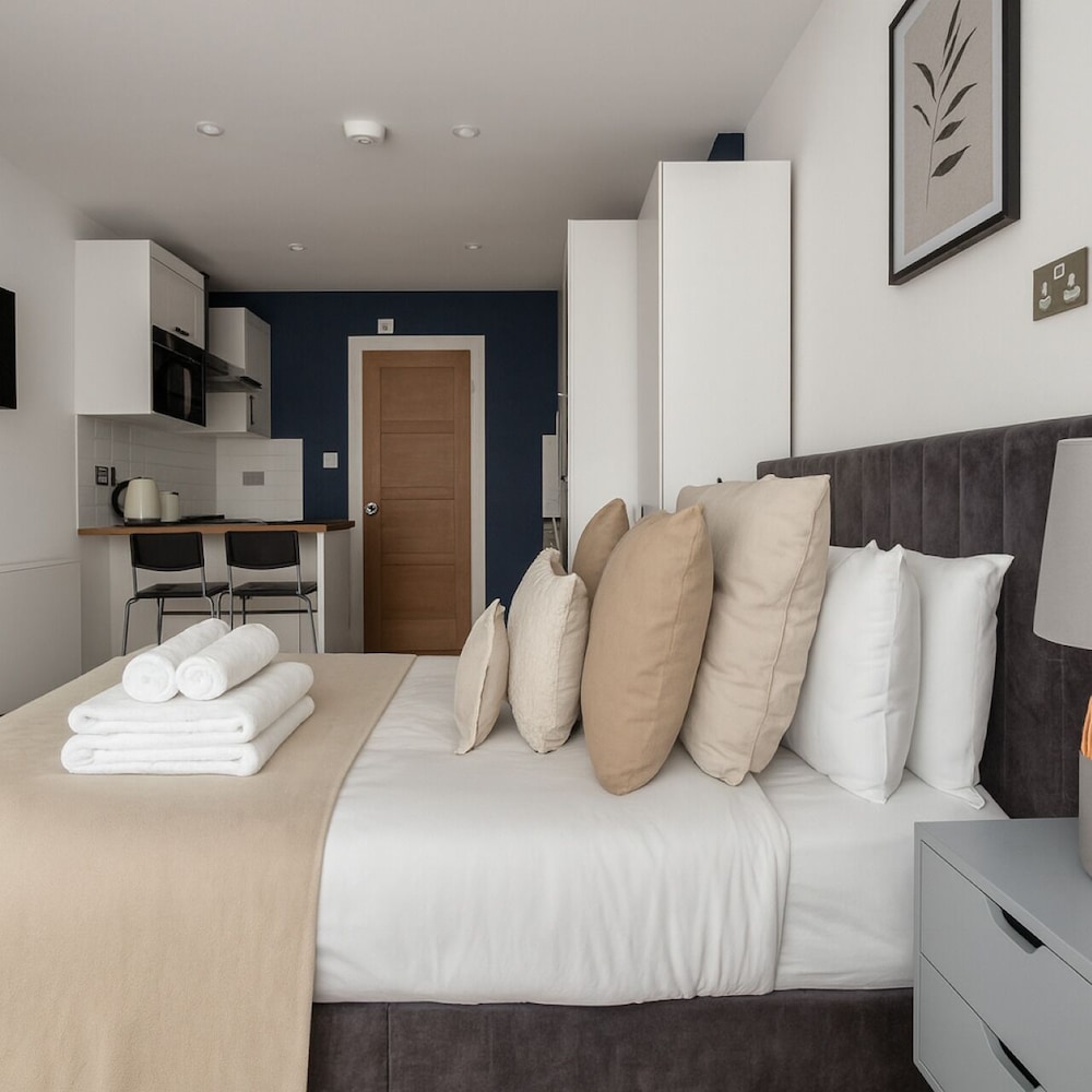 Modern Studio Flat in Hammersmith