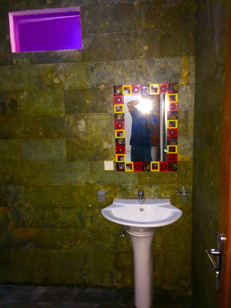 Amed Romance