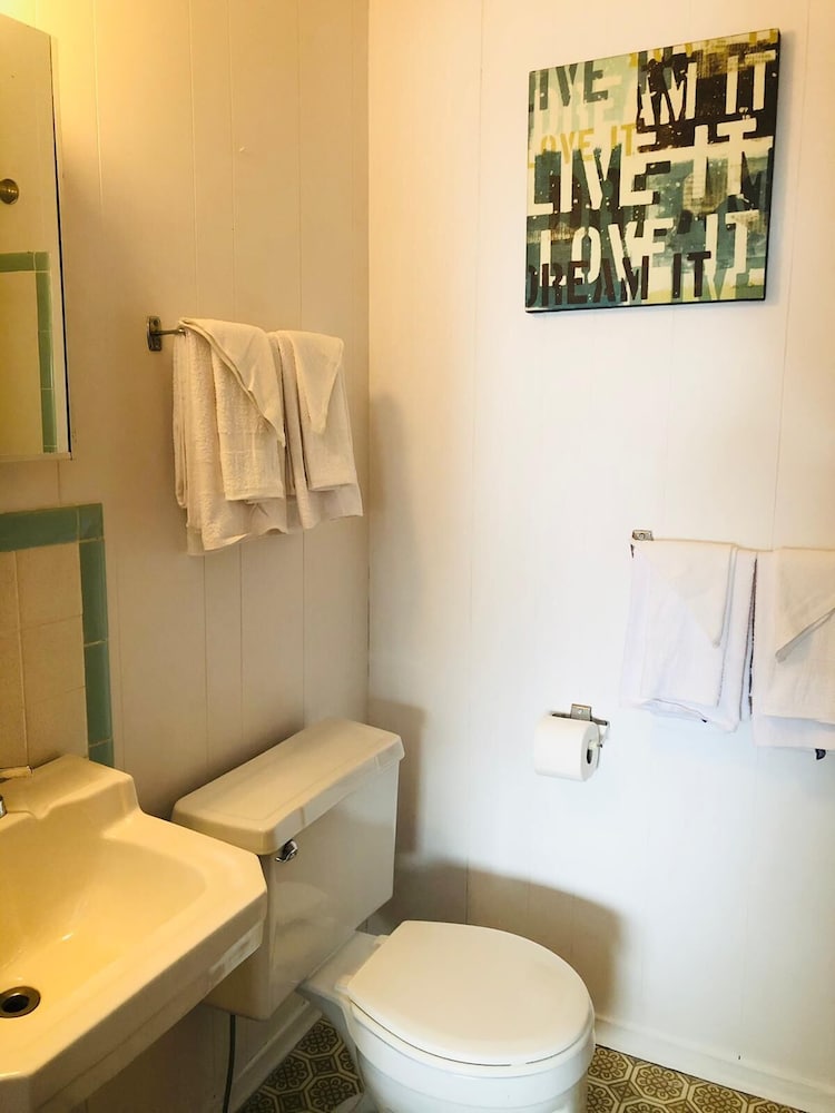 Lake Sparrow Guest House Inc