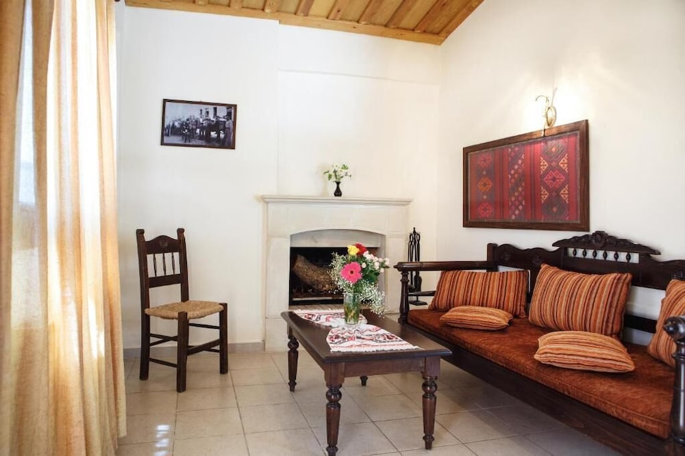 Aposperitis Traditional Guesthouse photo 3