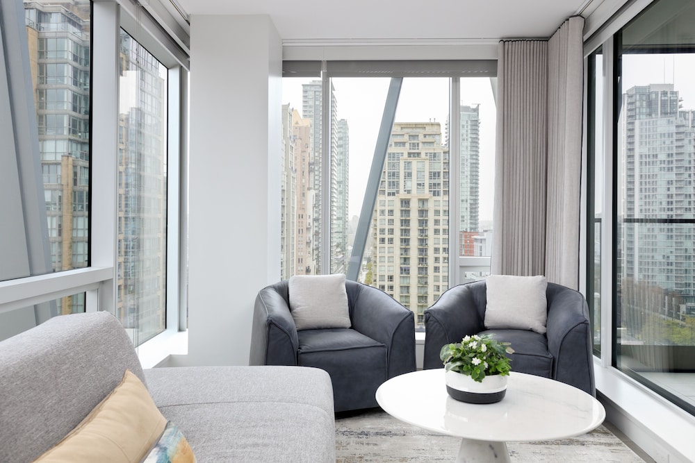 1111 Richards - 1407
