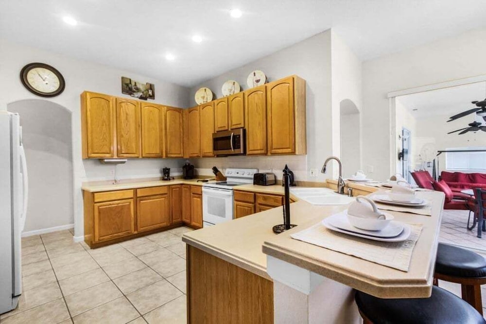 4 Bed Pool Home, Pool Table & More 4 Bedroom Villa