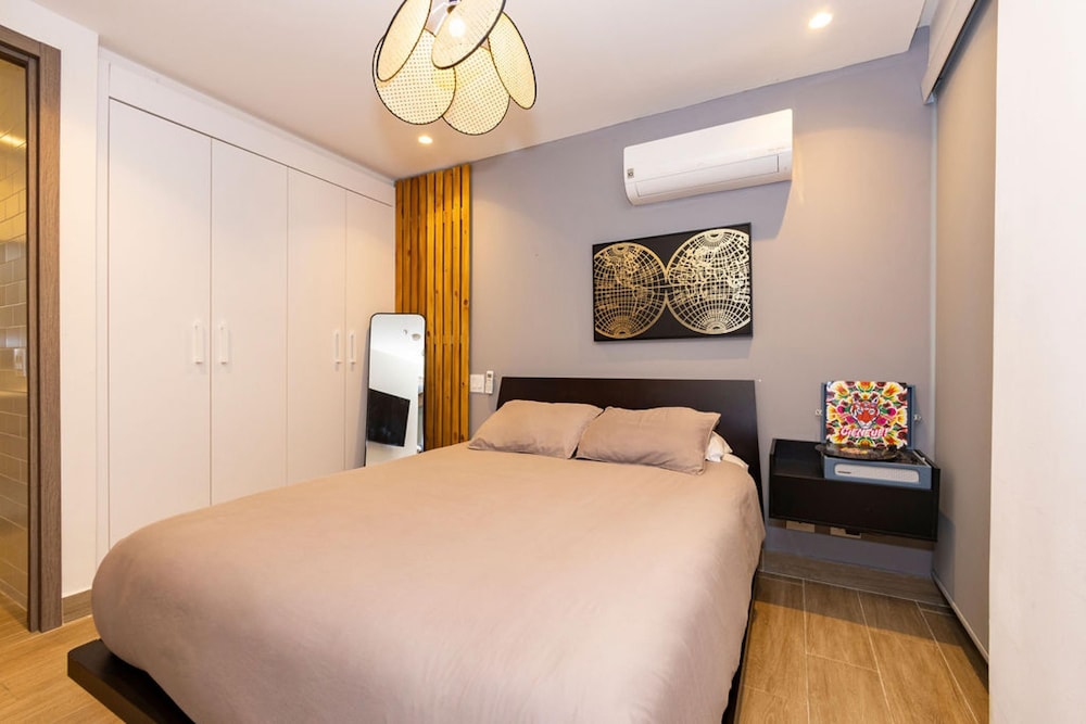 The Urbanart Condo by Acomodo
