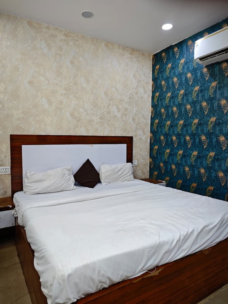 HOTEL SAI SHARNAM