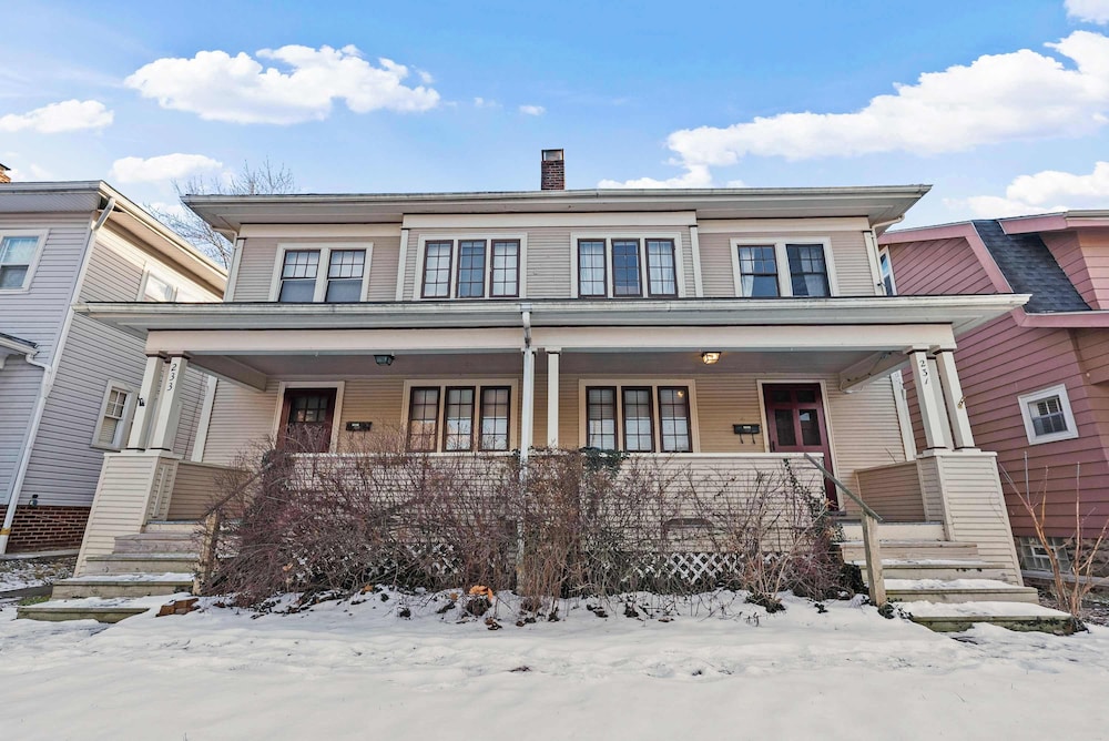 Tibet Twins Suites For 12! - Image 1