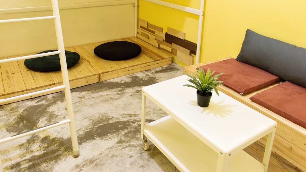 Lane62 Hostel