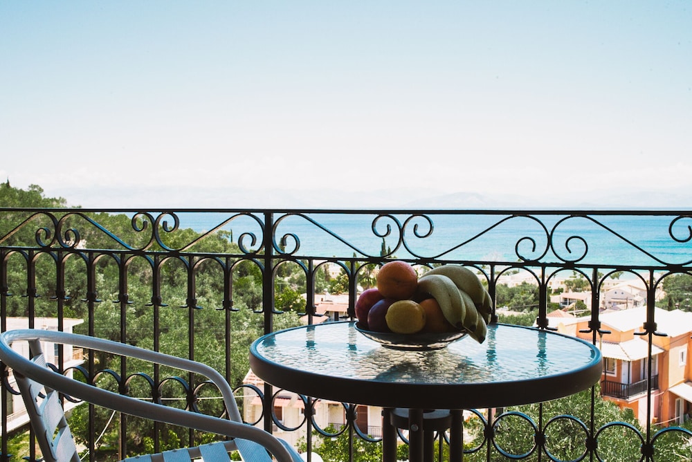 Avra Paradise Aparthotel