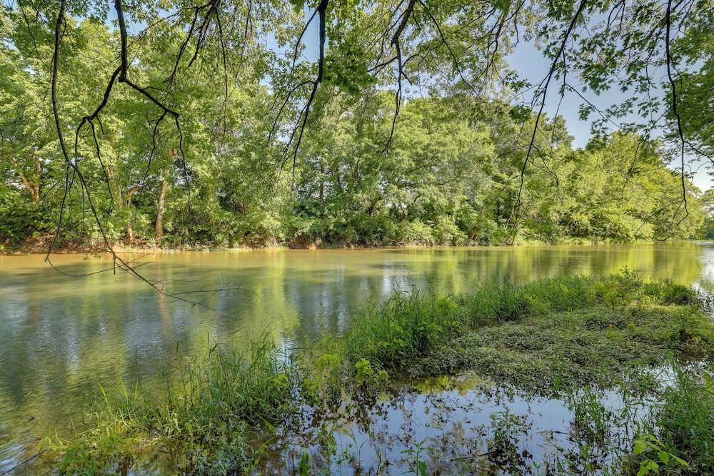 Creekside Nature Escape in Southwest Missouri