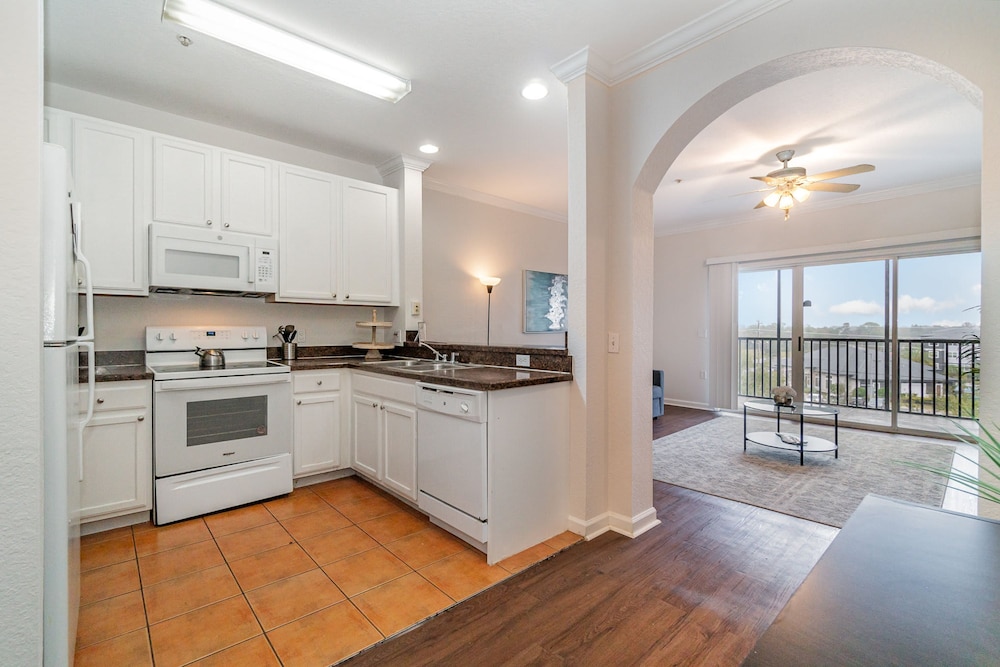 Upstay Modern 3BR Condo Pool Patio Near Disney
