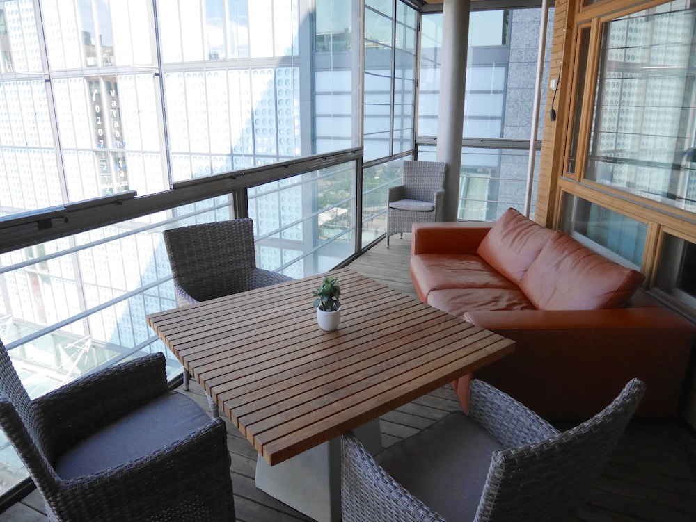 2ndhomes Lux Kamppi Center Apt w Sauna