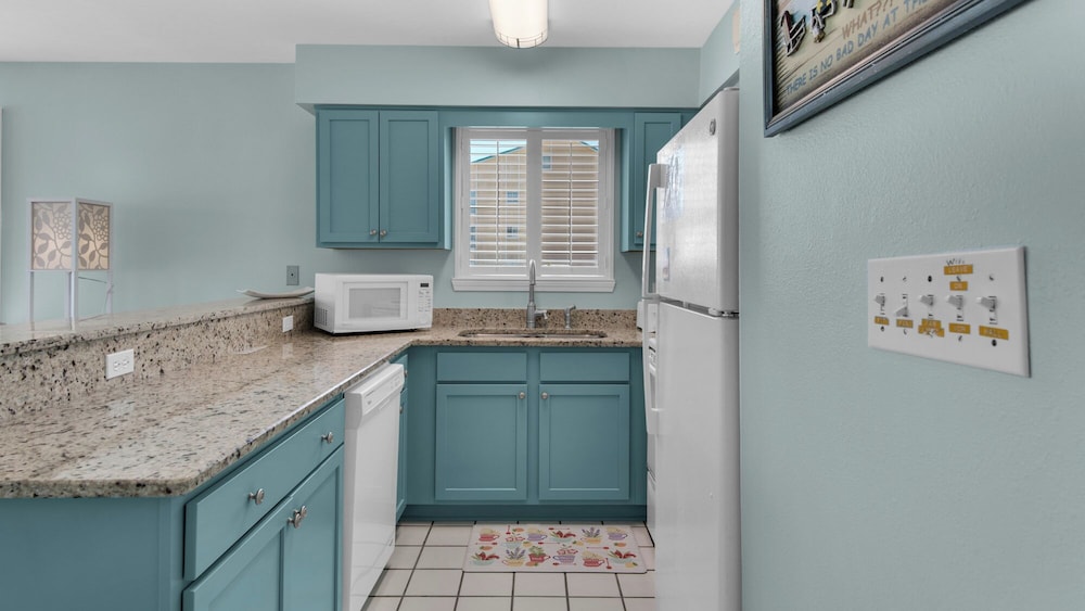 Crystal Sands 112b: Beachfront Condo With Front-row Gulf Views