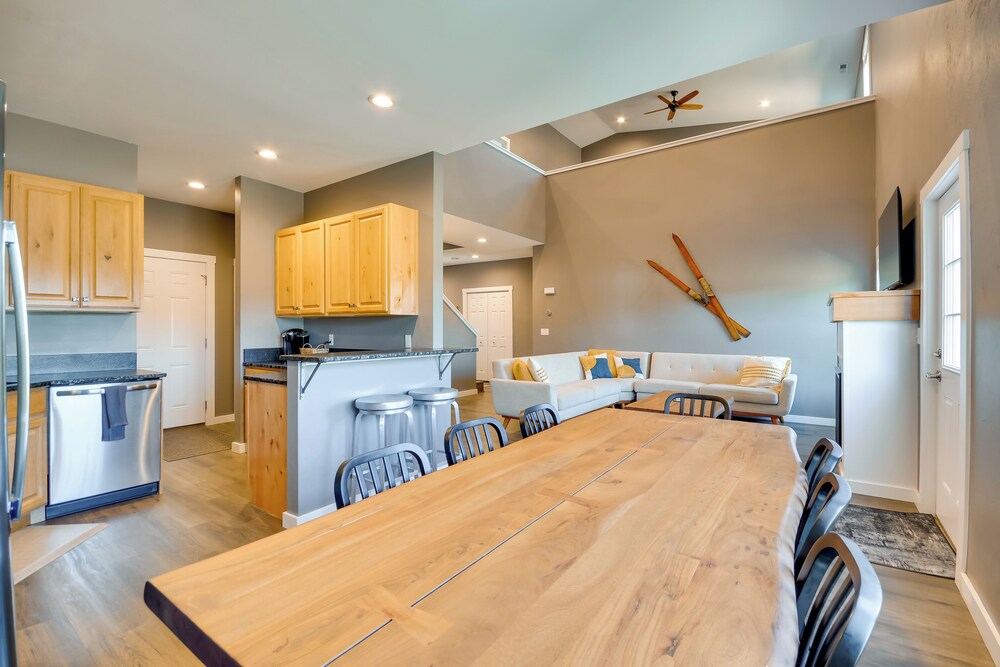 Vivid Home on Red Lodge Mountain Golf Course! view 5