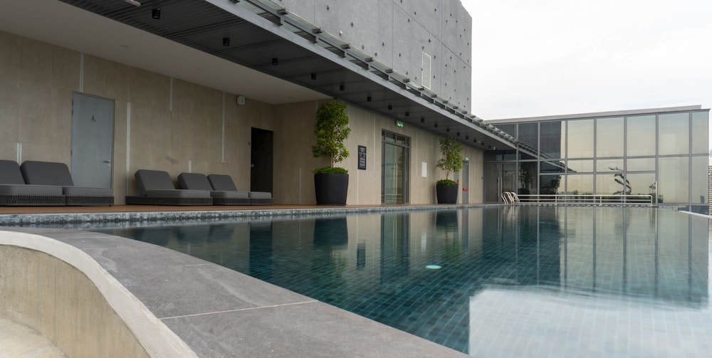 Moonway Luxury Suites At CORE Residence