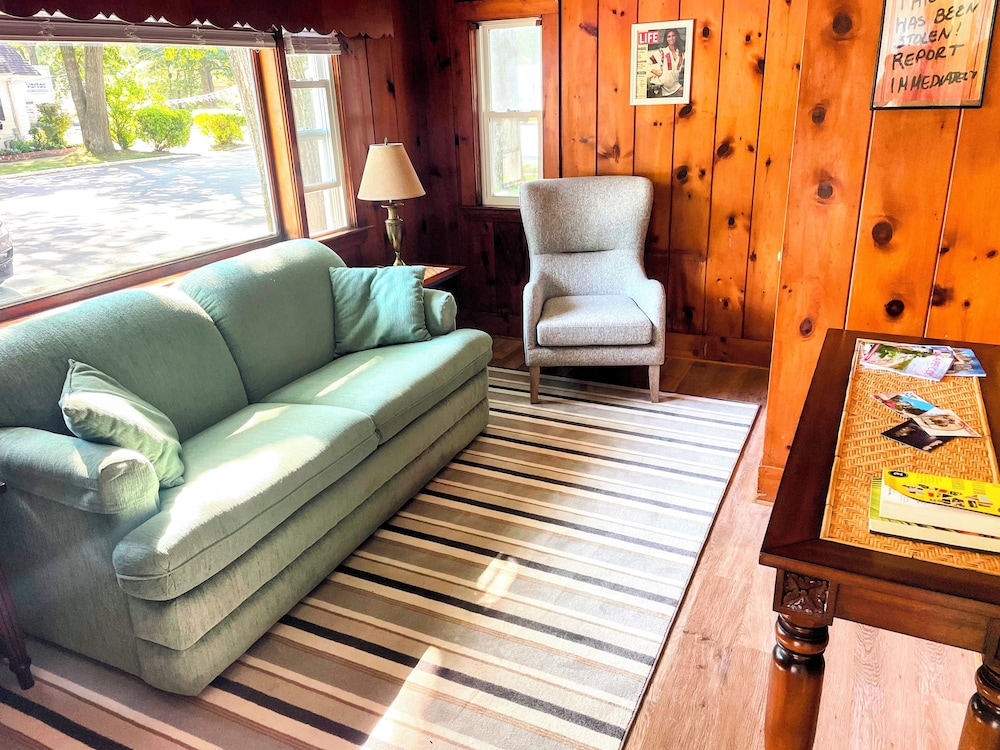 Cape Cod Motor Inn
