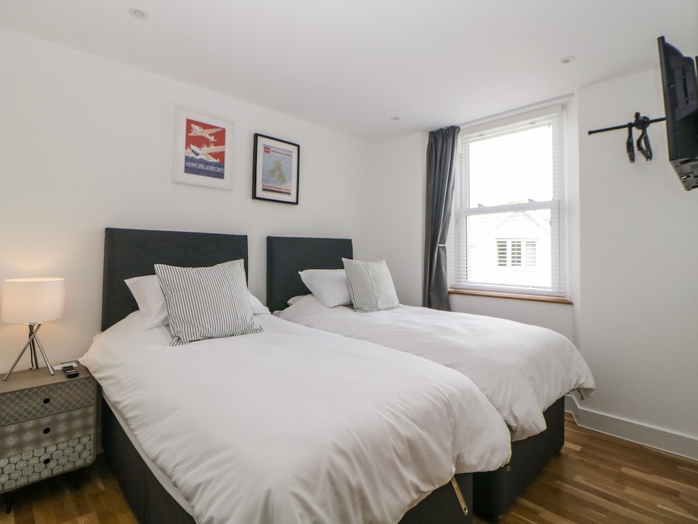 Apartment 4 10 Somers Court