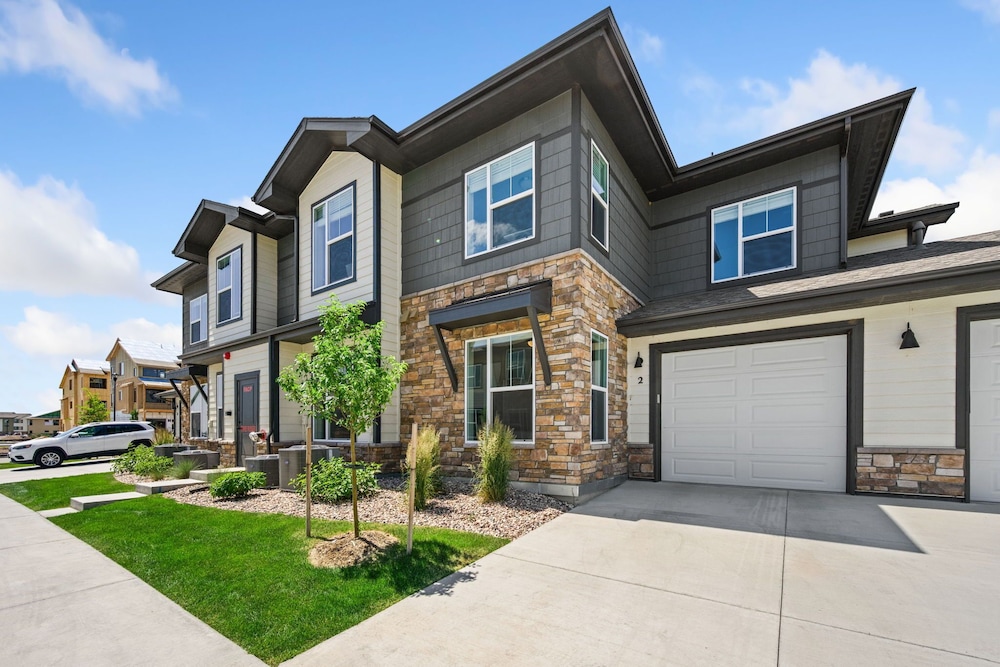 Northfield Hideaway, King Suite, EV, Pet-friendly