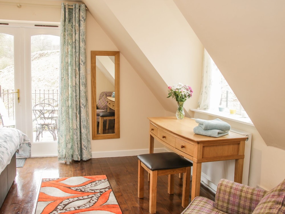 Ragleth Place Lodge view 2