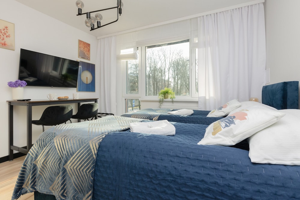 Studio Batorego Warsaw by Renters view 5