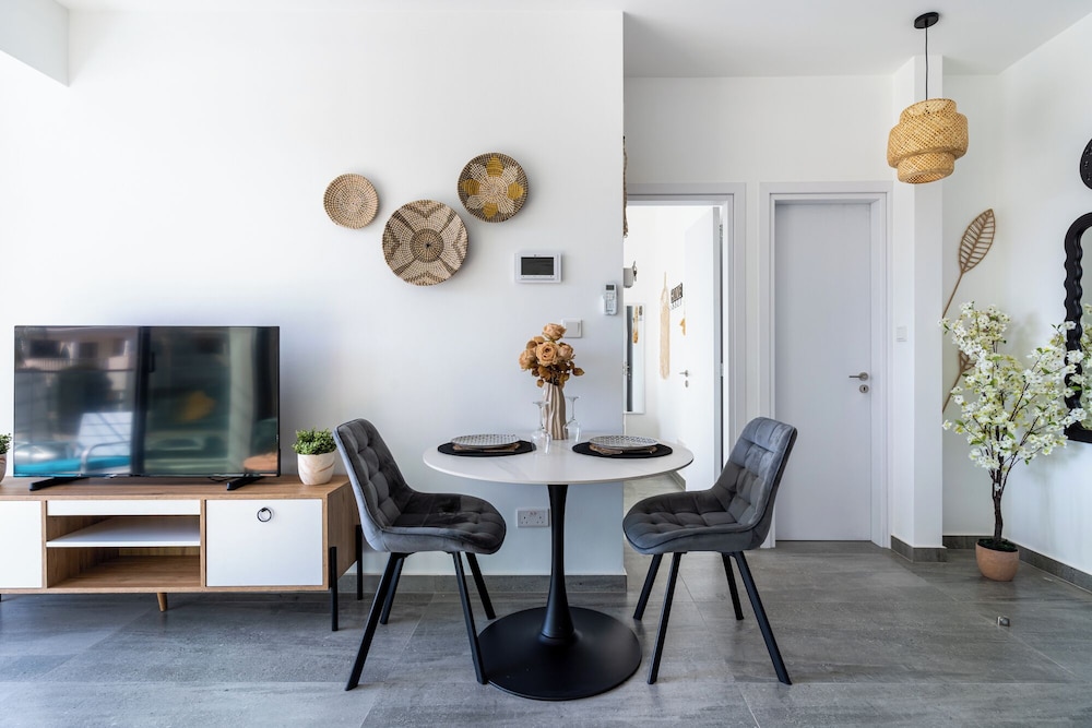 Azoria - Stylish 1-BR Apartment in Kiti