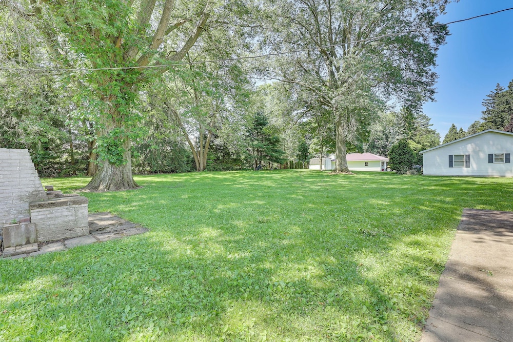 1 Mi to Dtwn Salem: Apt w/ Garage Access!