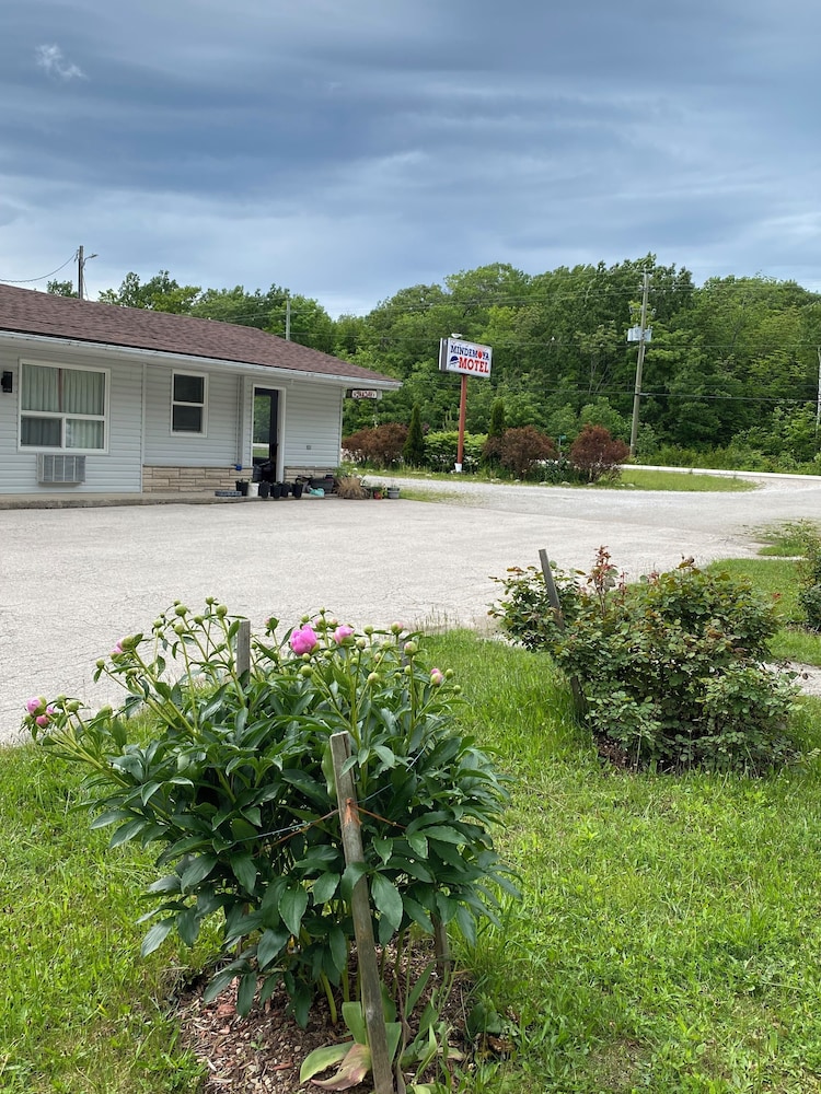 Mindemoya Motel
