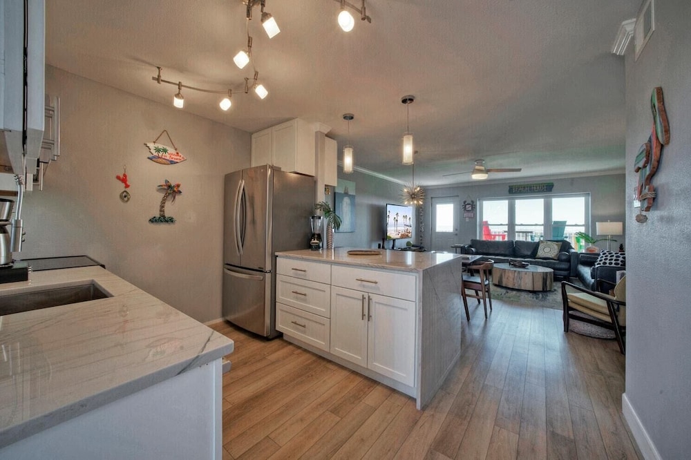 Beach Boardwalk, Gulf View, Pool, Tennis+pickleball Beach Please! by Avantstay view 4