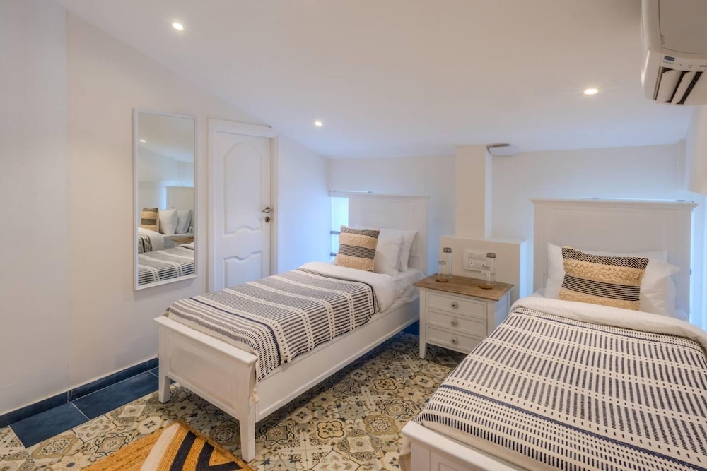 5bhk With Pool 1 5 km From Thalassa Casa Amour