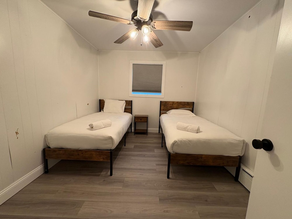 Budget-friendly Home Sleeps 16 Wifi Close to Minyan