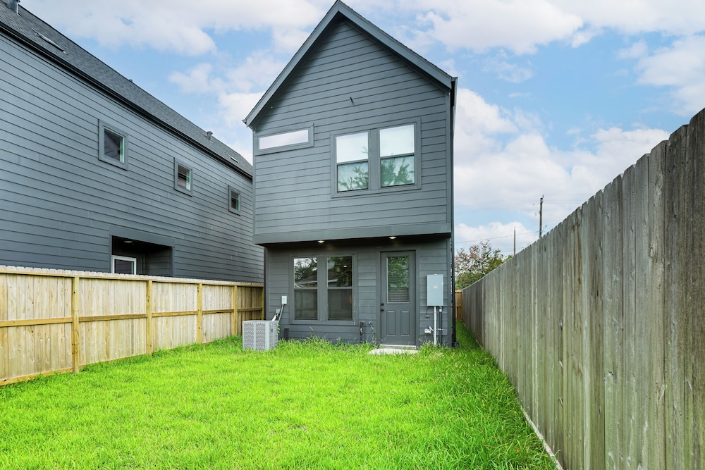 Modern Home w/ Private Yard in Northeast H-town!