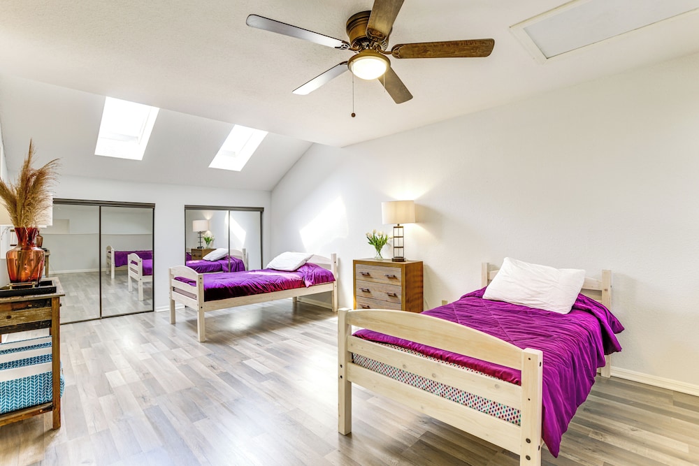 Pet-friendly Condo w/ Pool Access in Houston