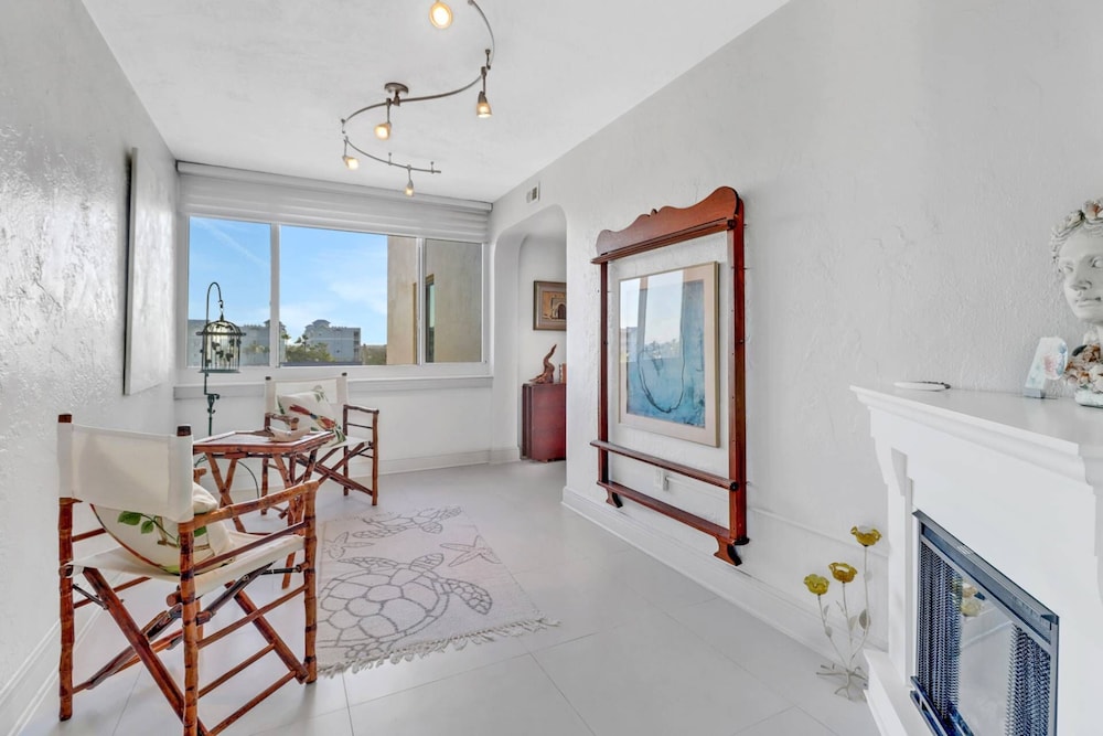 6672 Estero Blvd A511