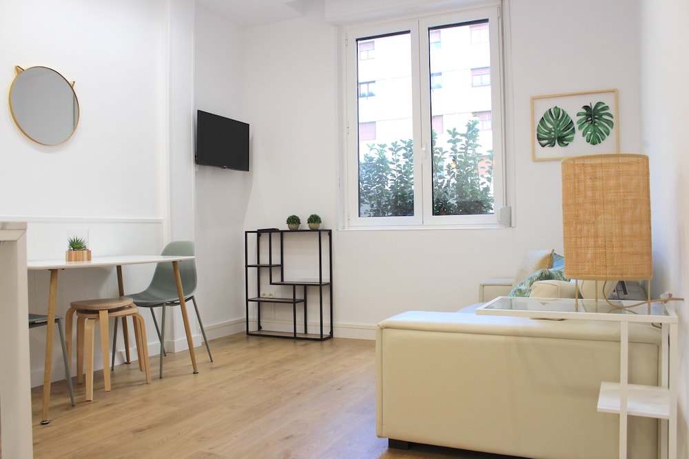 CENTRAL APARTMENT NEAR THE SEA - by SanSebastianApartments.es