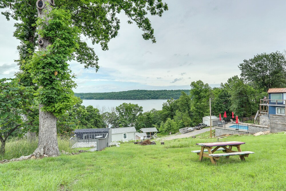 Norfork Lake Views: Home w/ Deck in Henderson