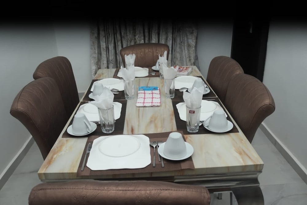 CREMYARK HOME APARTMENTS