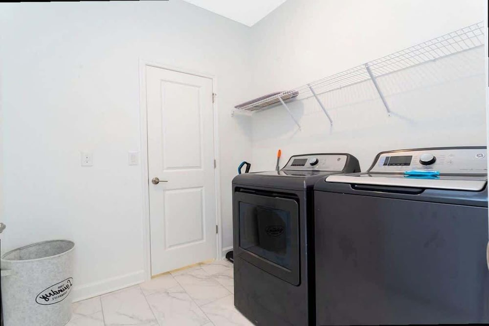Luxe 5BR Villa Pool Game Room Minutes to Disney