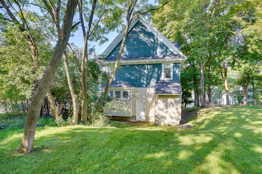 Walk to Syracuse Campus: Family-friendly Home! view 4
