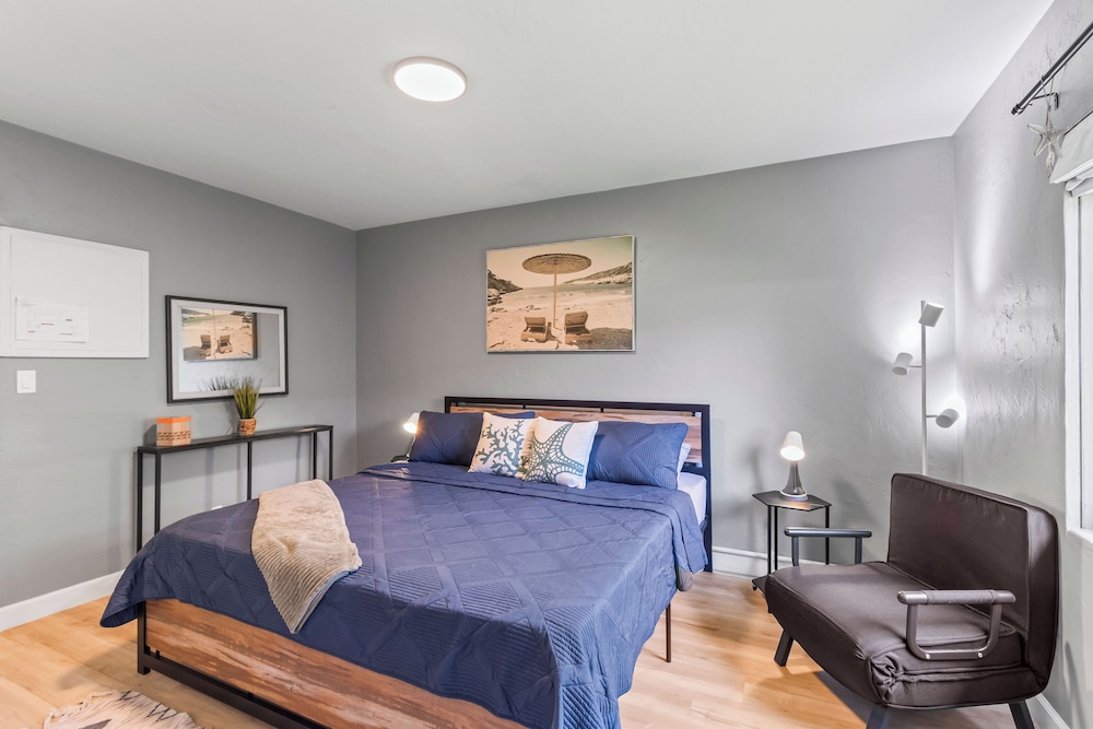 Spacious Apartment with Free Parking