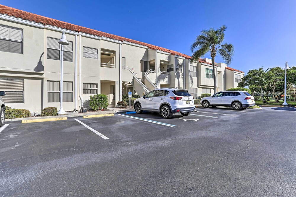 Sunlit St Petersburg Condo w/ Community Pool view 5