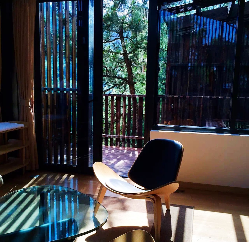 Meijie Mountain Hotspring Resort