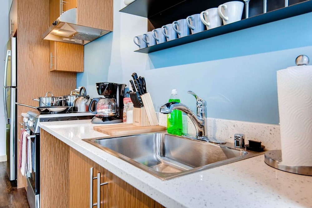 1 Location 2BR Across From Space Needle -vr1