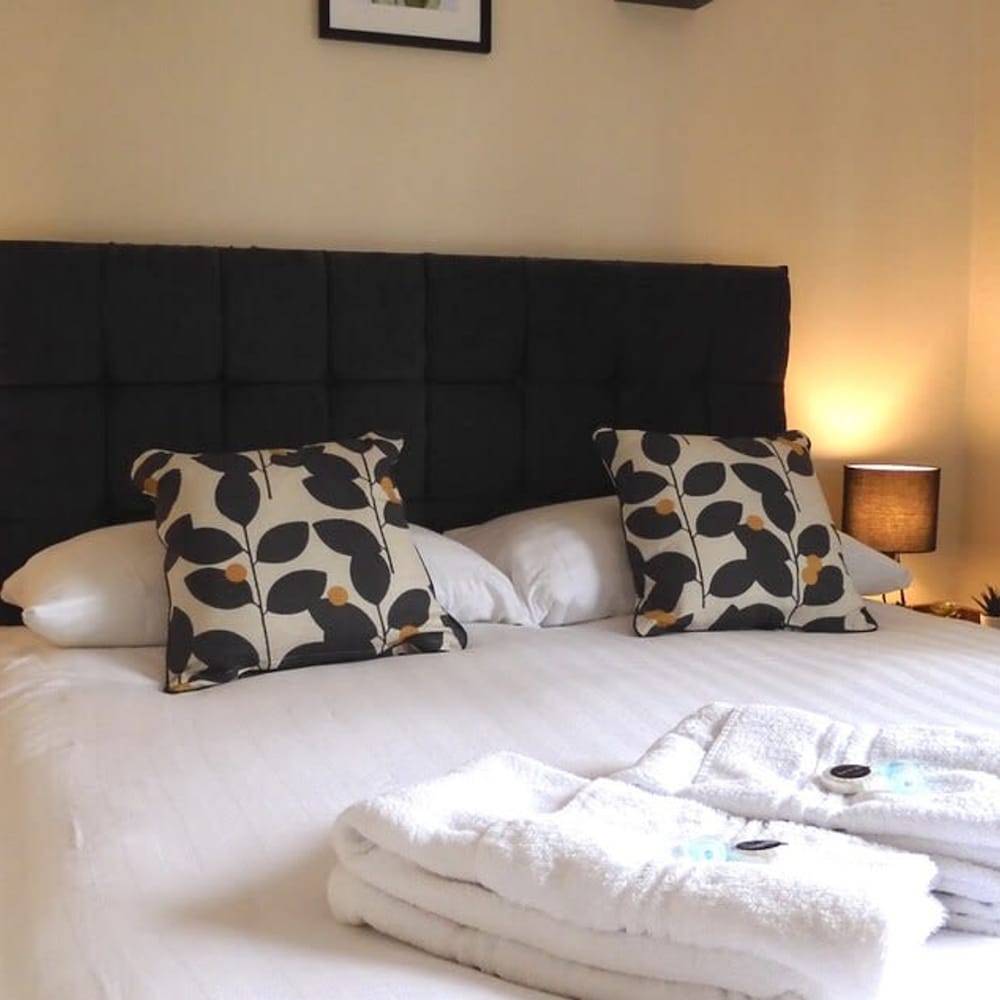 Lion House Chester - Very Near Zoo Ideal for Families view 2